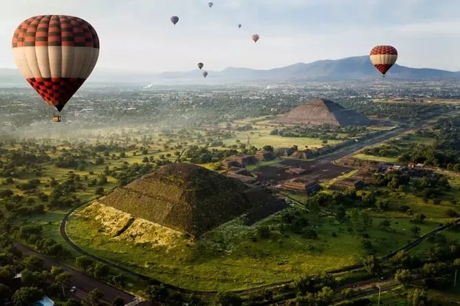 Dawn Balloon Ride Over Teotihuacán + Natural Cave Breakfast